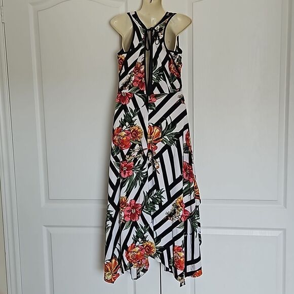 Milk & Honey Women's Tropical Floral Pattern Asymmetric Hem Maxi Dress Small Red - Picture 3 of 16